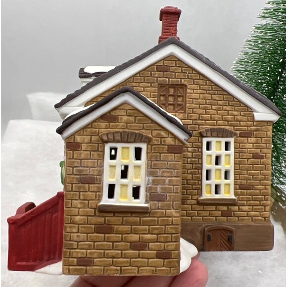 Dept 56 Christmas Village New England Series Stoney Brook Town Hall 1992 Holiday - Picture 7 of 10